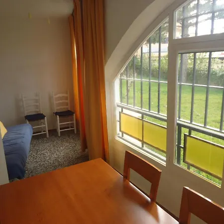 Castillo De 4/6 Lek Apartmán *